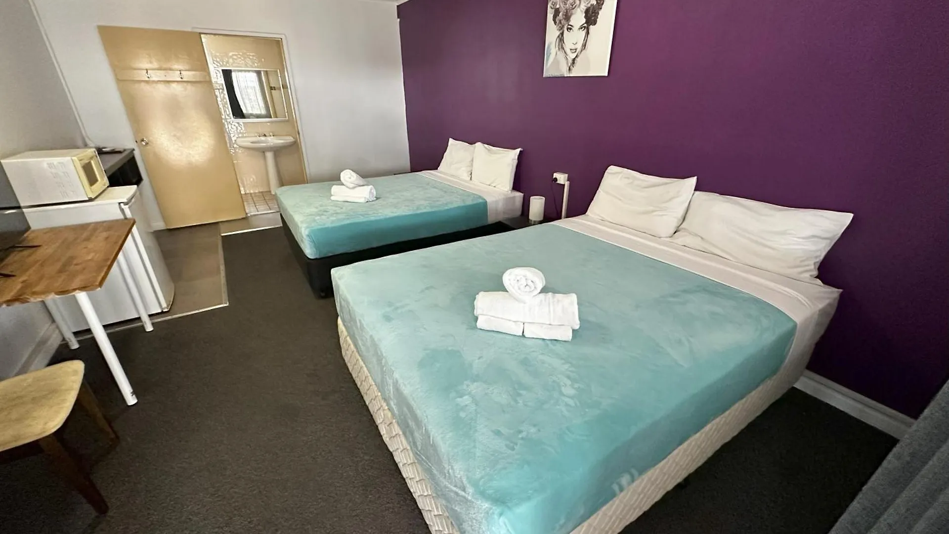 The Q Motel Rockhampton 3*,
